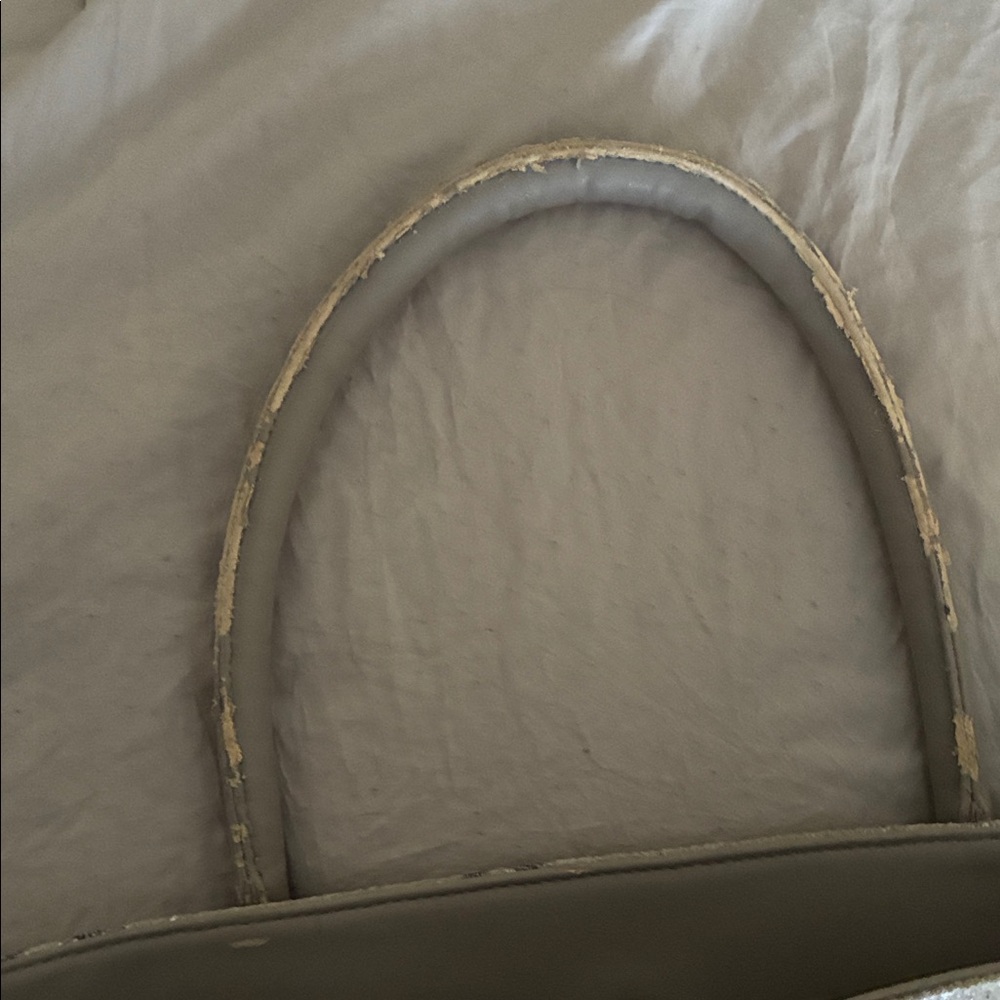 Neiman Marcus Elegant Gray and Cream Snake Skin Large Shoulder Bag - Picture 10 of 16